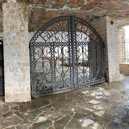 Villa Celaj “the Castle” Krujë