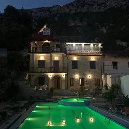 Villa Celaj “the Castle” Krujë