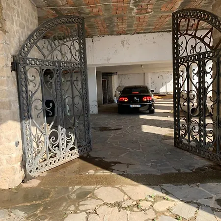 Villa Celaj “The Castle” Krujë