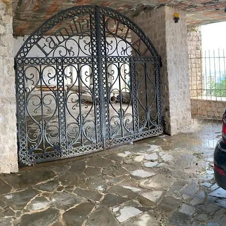 别墅 Villa Celaj “The Castle” Krujë