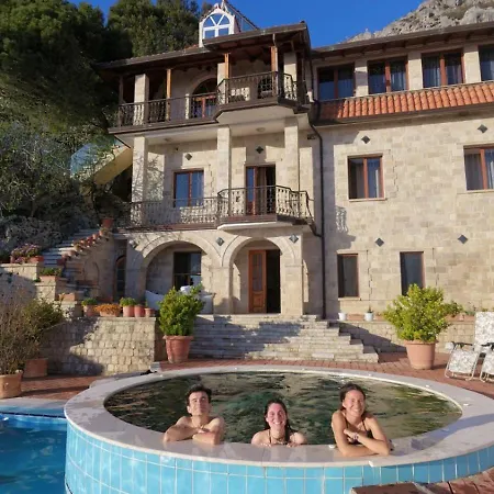 Celaj “the Castle” Villa Krujë