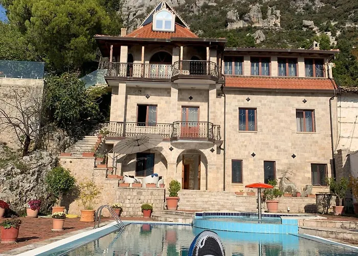 Villa Celaj “The Castle” Kruje