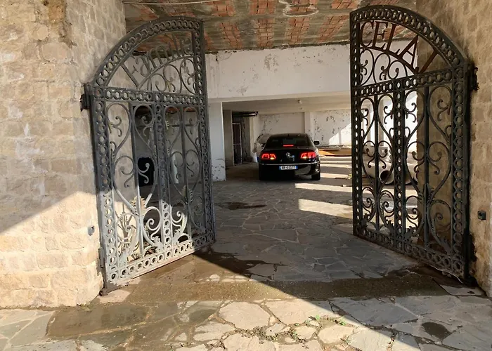 Celaj “the Castle” Krujë