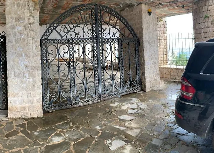 Willa Celaj “the Castle” Krujë